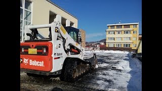 BOBCAT T770 on the roof