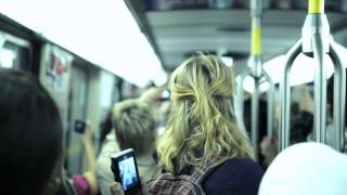 Stromae live dans le métro de Montréal - Formidable