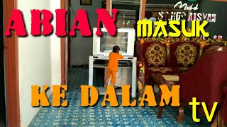 Trick Abian masuk ke dalam tv