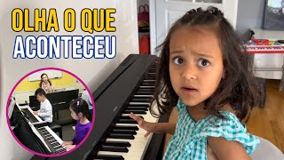 PRIMEIRA AULA DE MÚSICA DA LARA E ISTO ACONTECEU  - Lara e família