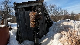 Сожгли сельский туалет, чтобы освободить место