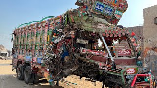 Pakistani Truck was in such a bad Condition due to the Accident that | The Mechanic Fixed it