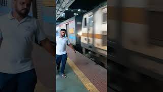 12145 Ltt-Pur sf exp skipping Thane station #thanestation #12145 #stationskip #wap7 #lhbtrain