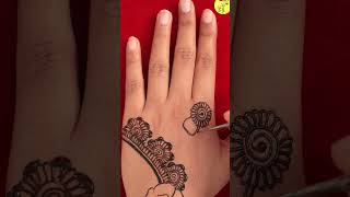 dashing mehndi design for hands