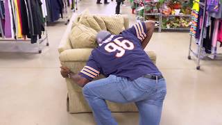 Chicago Bears Alum Alex Brown Helps Goodwill Store in Lombard