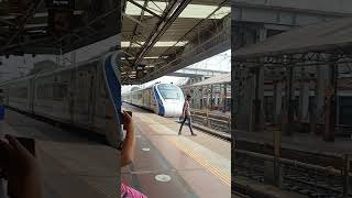 22348 Howrah Vande Bharat at Asansol Railway Station platform 5 at 12:20