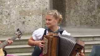 Tullnberg Dirndln - Open Air Volksmusik in Salzburg Stadt