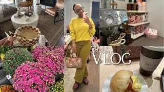 VLOG: EMBRACING FALL 🍂, BAKING, FALL DECOR & SHOPPING, COFFEE SHOP, FALL NESPRESSO & COFFEE STATION