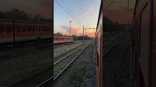 Odjazd jednostki ED72-013 o zachodzie słońca ze stacji Olkusz #sunset #train #ed72 #railway