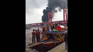 Detik detik terbakar nya Jembatan Ampera sumatra selatan