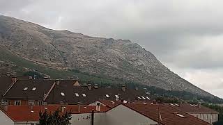 Verde verano y lluvia débil en la Sierra de Madrid