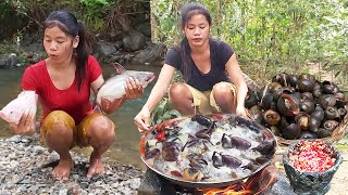 Catch and cook Crab for survival food - Crab boiled with chili sauce for dinner