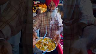 70 ਸਾਲਾਂ ਬਜ਼ੁਰਗ ਕੋਲੋਂ ਖਾਇਆ ਤਵਾ ਚਿਕਨ 😋 mini food punjabi vlogger | parveen rakhra #foodshorts