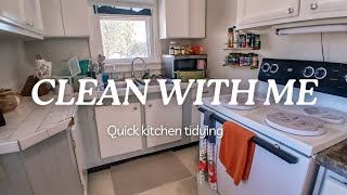 Quick Kitchen Tidying | Cleaning with Sara