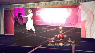 Funniest Bharatanatyam dance by Aishwarya Rajinikanth