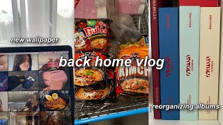 back home vlog: new wallpaper, reorganizing albums, unpacking, storing away photocards & more.