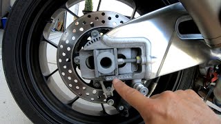 How to accurately adjust your motorcycle chain - Aprilia RSV4 Factory