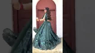 #Shraddha Arya Dancing Instagram Reels Video........ 🥰🥰🥰🥰