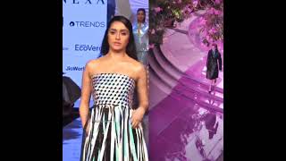 shradhakapoor Vs Gigi Hadid ramp walk ⭐⭐#gigihadid #shraddhakapoor #rampwalk