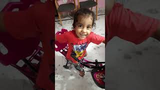 आख बंद कर के साइकिल चलाना #tranding #trandingshorts #cyclingshorts #cutebaby #viralkidsvideo