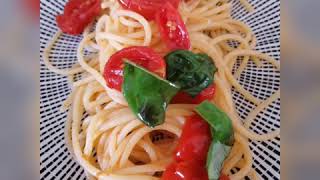 Spaghetti con pomodorini, aglio e olio di basilico: Ricetta con trucco