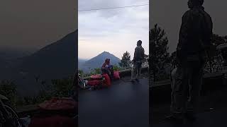 mengerikan di puncak tertinggi Telomoyo berdiri di atas jurang #shorts #shortvideo #fypage #telomoyo