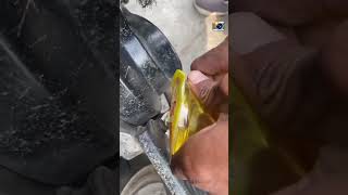 VIRAL, Ojol Ini Mengganti Oli Motor Dengan Minyak Goreng #oli #ojol #viralvideo #viralshorts