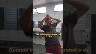 Quando você vai no banheiro de rodoviária