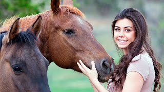 Horses and girls in the field 🐴