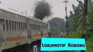 Momen Lokomotif Kobong Saat Menerjang Hujan Deras