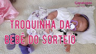 Troquinha de roupa da bebê do Sorteio - Gemma - primeira troca de roupa de Gemma