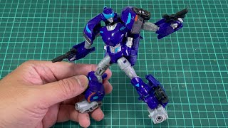 Transformers EarthSpark ESD-13 Deluxe Class Terran Hashtag (Robot mode to Pickup Truck mode)