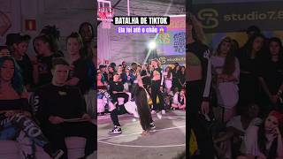 BATALHA DE TIKTOK, Ela foi até o chão #shorts #batalhadetiktok #tiktokdance