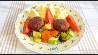 Котлеты с тушенными овощами и картофельное пюре!Вкусный обед!