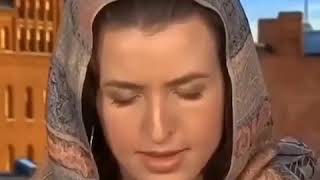 مغنية أمريكية تشهر إسلامها وتقرأ سورة الفاتحة بصوت رااائع 😍