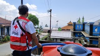 Distribusi Air Bersih di Desa Penakir oleh PMI Kabupaten Pemalang