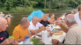 Готовим хашламу и шашлык среди хорошей компании друзей на природе 👍🏼