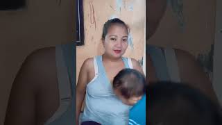 Ibu Menyusui Bayi / Bayi Ceria