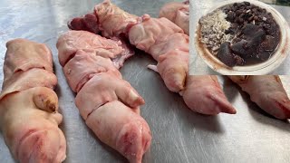 patas de puerco en caldo de frijoles