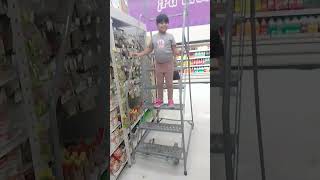 Se subió ala escalera del supermercado 🤣🤣🤣 #shorts