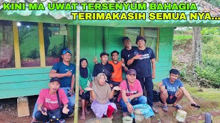 KEMARIN MENANGIS SEKARANG MA UWAT YANG TINGGAL DIRUMAH REYOT DEKAT HUTAN TERSENYUM BAHAGIA