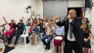 Robson Silva ministrando na AD Novo Tempo,em tomar do Geru-se  no encerramento do  Janeiro profético