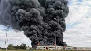 INCENDIO CAPANNONE - Automezzi Vigili del Fuoco, forze dell'ordine e protezione civile in emergenza