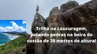 Pulando pedras a beira do costão das aranhas de 20 metros de altura na trilha Santinho / Moçambique