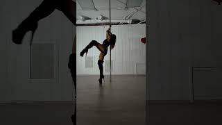 Скоро будут новые связки, а сейчас импровизация. #exoticpoledance #poleexotic #dancevideo #dancer