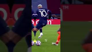 Neymar Jr флексит после гола с финтами