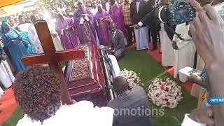 Okusabira Omyoyo Gwo'mugenzi Nakyejjwe Catherine Maama Wa Dr. Lawrence Mulindwa.