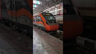 Vandebharat Vs Tejas Express #travel #irctc #trains  #highspeedtrain #mumbaicentral