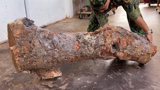 Building a Spectacular and Imposing Table from a Giant Tree Trunk : A Woodworking Feat