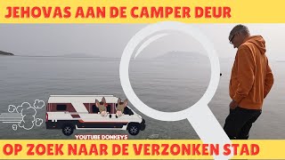 Daar word aan de deur geklopt ....JEHOVAS  in de CAMPER